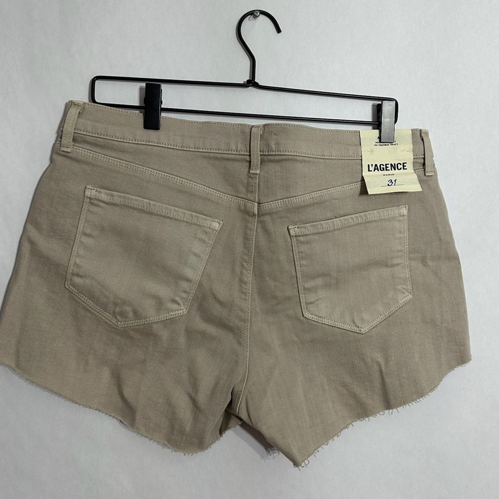 NWT L’AGENCE Audrey Mid-Rise Raw Hem Cut-Off Shorts Size 31 Biscuit Neutral - Picture 7 of 11